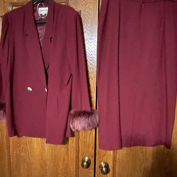 Lilly & Taylor women Dinner suit with Fox cuff - Picture 4 of 11